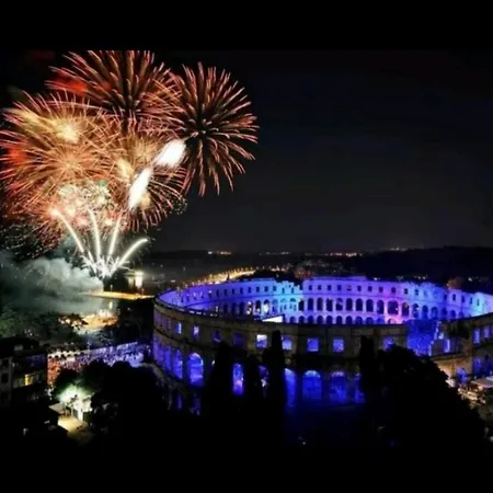 Ory 2 Between The And Center Appartement Pula