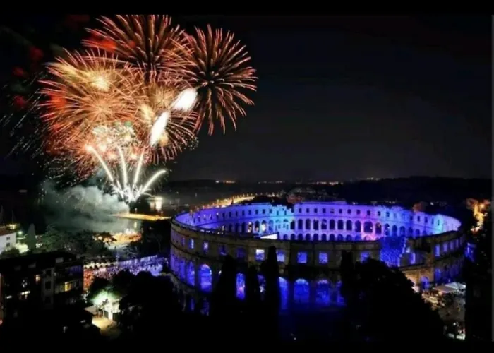 Ory 2 Between The And Center Appartement Pula