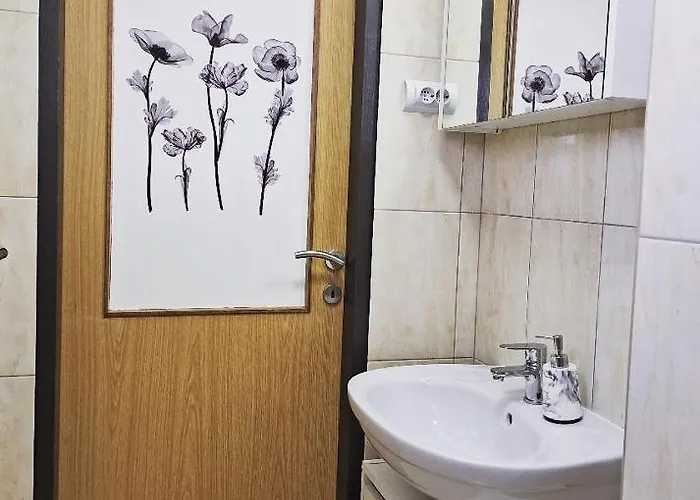 Ory 2 Between The And Center * Pula